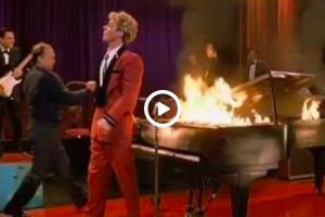 Jerry Lee Lewis – Great Balls Of Fire