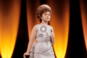 Brenda Lee – Rockin’ Around The Christmas Tree (Official Lyric Video)