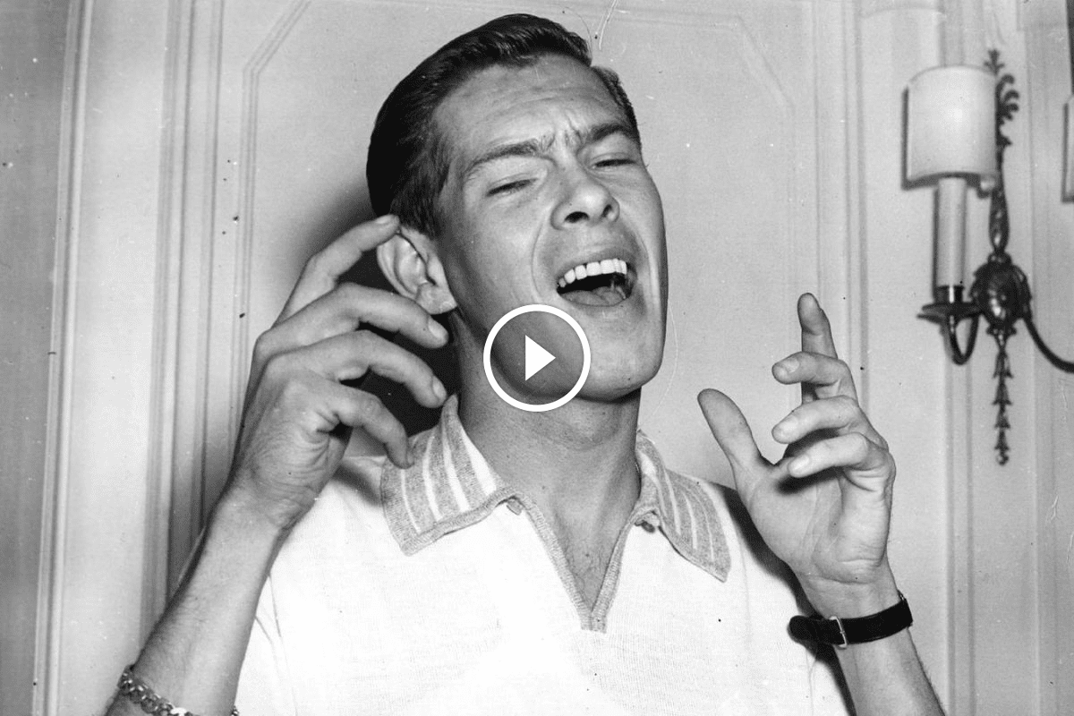 Walking In The Rain – Johnnie Ray