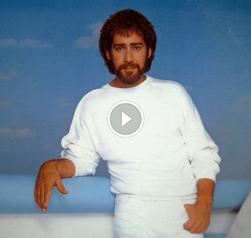 Earl Thomas Conley – Holding Her and Loving You