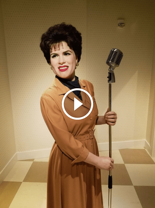 Patsy Cline’s – Walkin’ After Midnight