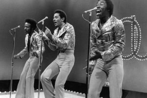 The O’Jays – Love Train