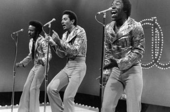 The O’Jays – Love Train